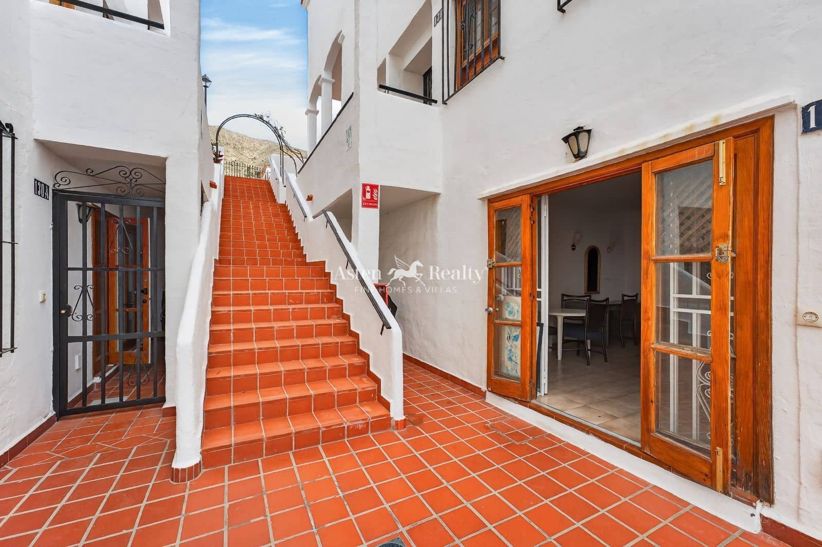 Flat te koop in Los Cristianos met zwembad - € 170.000 (Ref: 9679287)