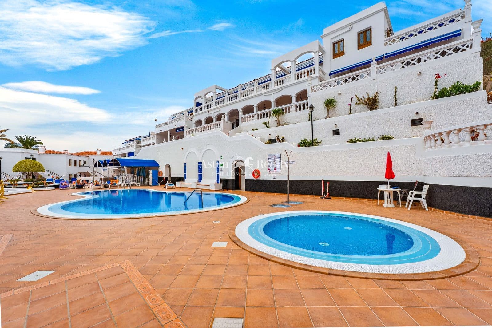 Flat te koop in Los Cristianos met zwembad - € 170.000 (Ref: 9679287)