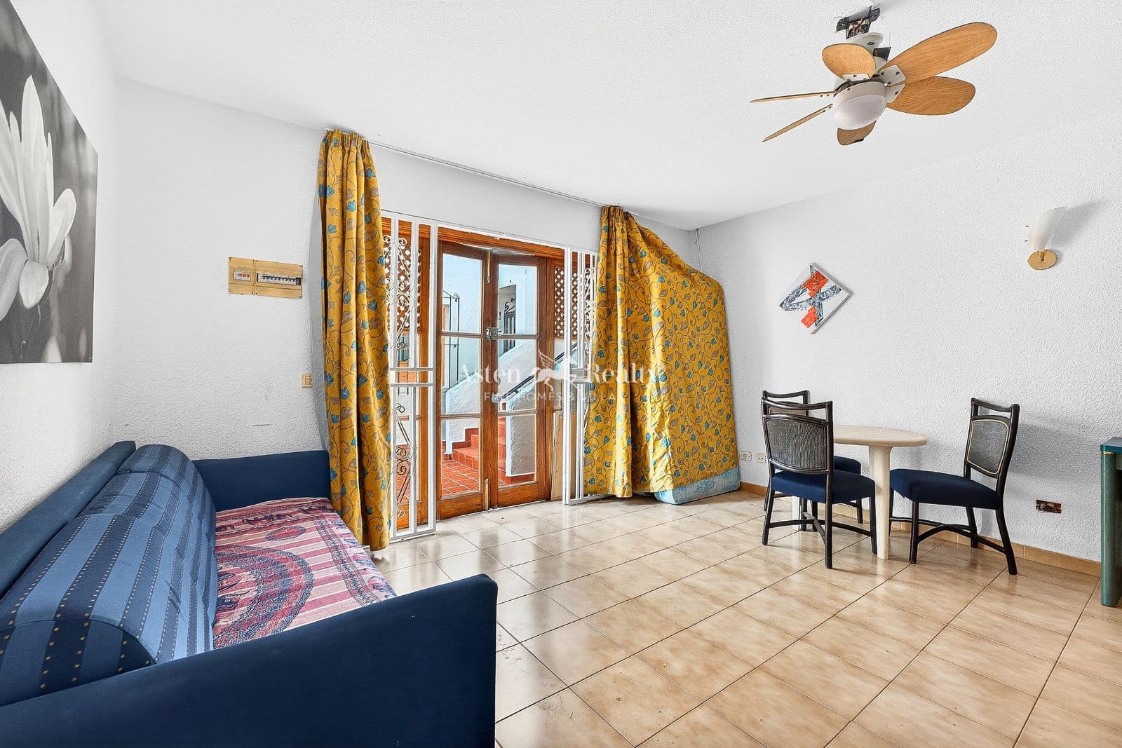 Flat te koop in Los Cristianos met zwembad - € 170.000 (Ref: 9679287)