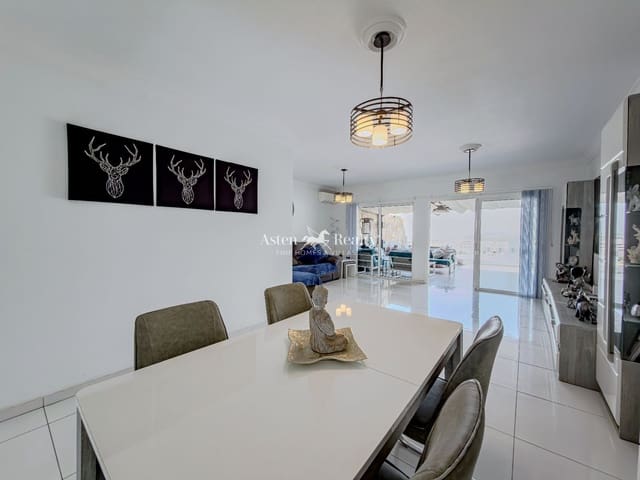 3 quarto Bungalow para venda em Torviscas, Adeje com piscina garagem - 639 000 € (Ref: 9679288)