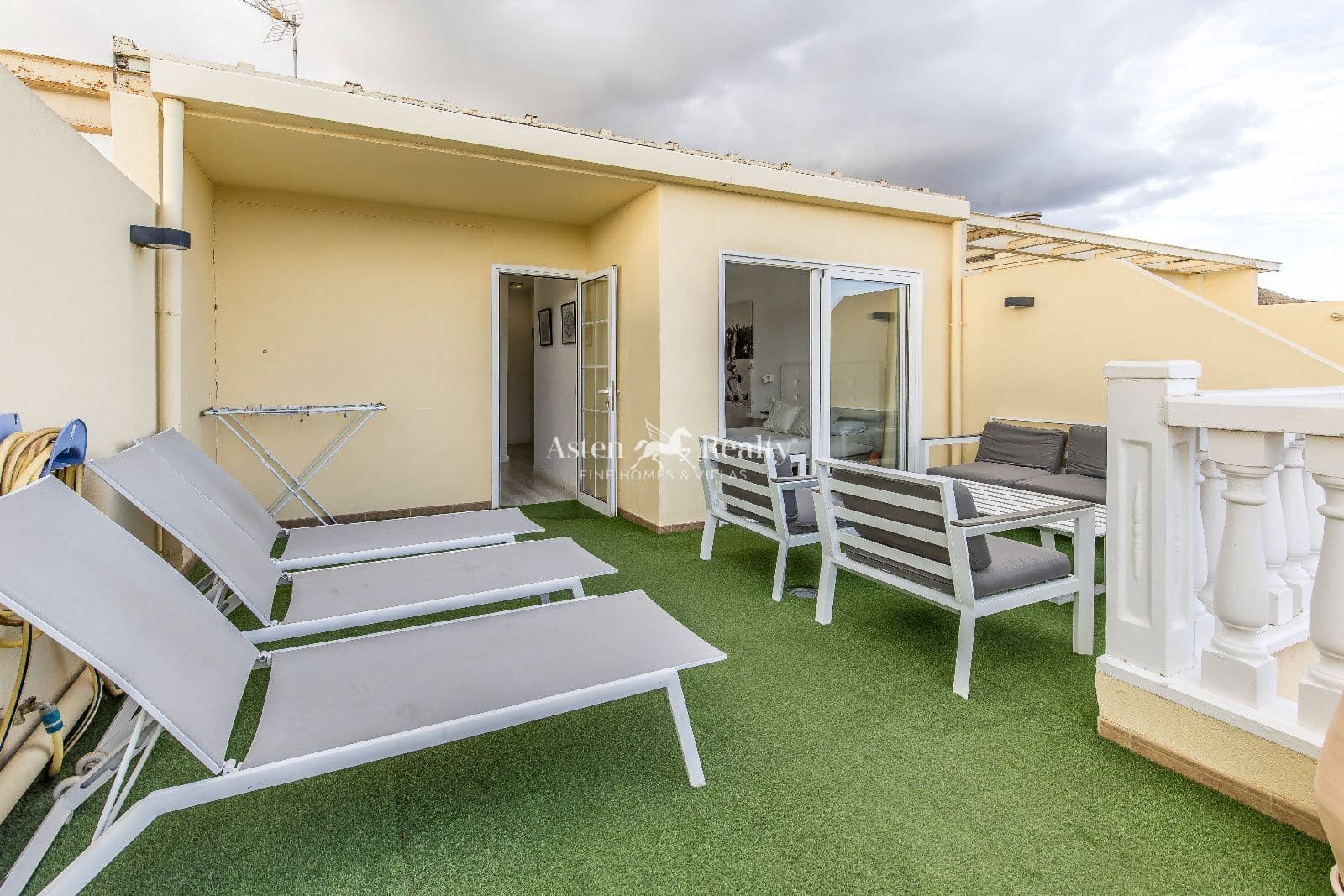 3 makuuhuone Kattohuoneisto myytävänä paikassa Palm-Mar mukana uima-altaan 
autotalli - 414 000 € (Ref: 9684342)