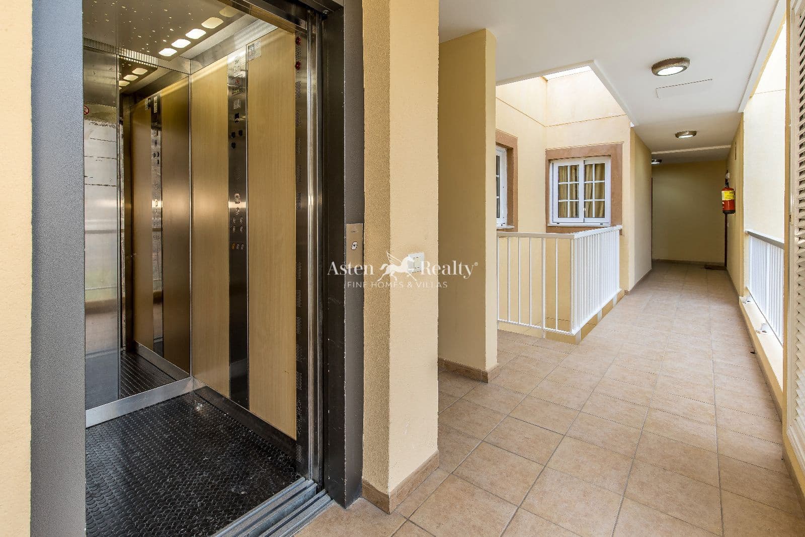 3 makuuhuone Kattohuoneisto myytävänä paikassa Palm-Mar mukana uima-altaan 
autotalli - 414 000 € (Ref: 9684342)