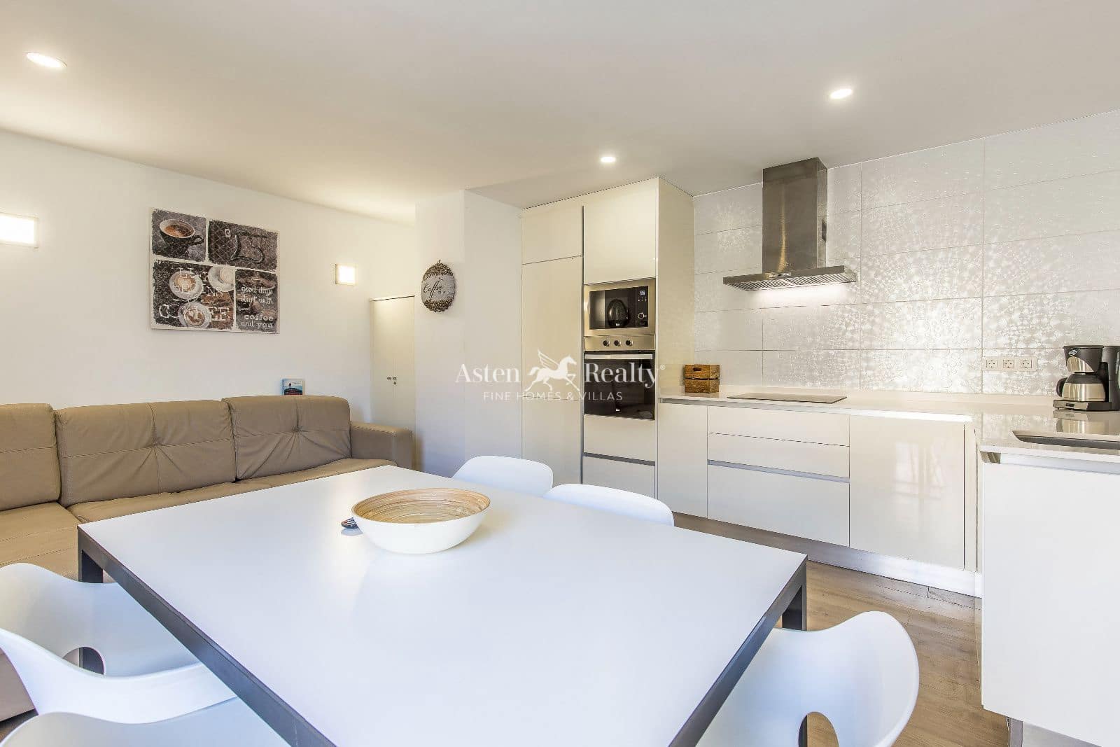 3 makuuhuone Kattohuoneisto myytävänä paikassa Palm-Mar mukana uima-altaan 
autotalli - 414 000 € (Ref: 9685241)