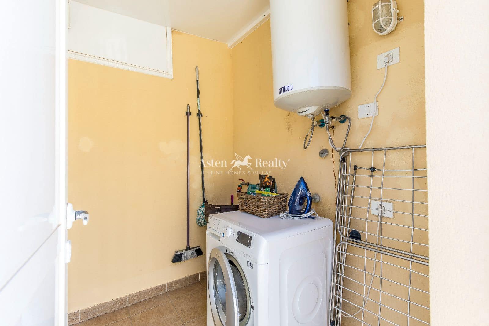 3 makuuhuone Kattohuoneisto myytävänä paikassa Palm-Mar mukana uima-altaan 
autotalli - 414 000 € (Ref: 9685241)