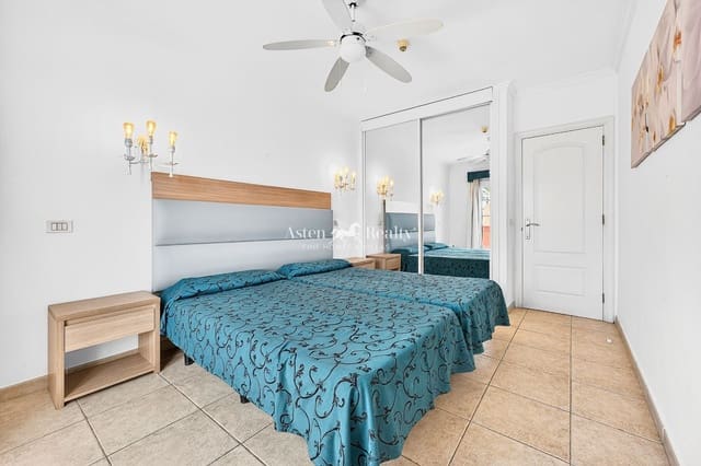 1 chambre Appartement à vendre à Playa de las Americas, Arona avec piscine - 285 000 € (Ref: 9685608)