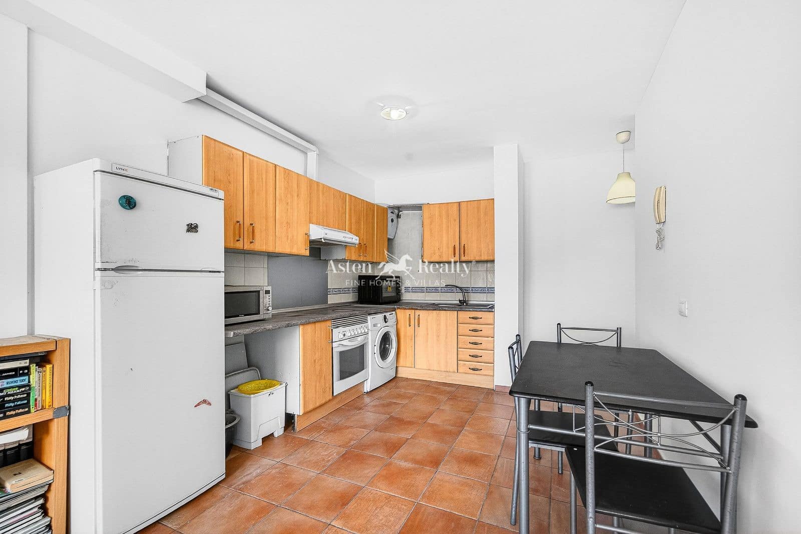 3 bedroom Flat for sale in Cabo Blanco with garage - € 195,000 (Ref: 9694468)