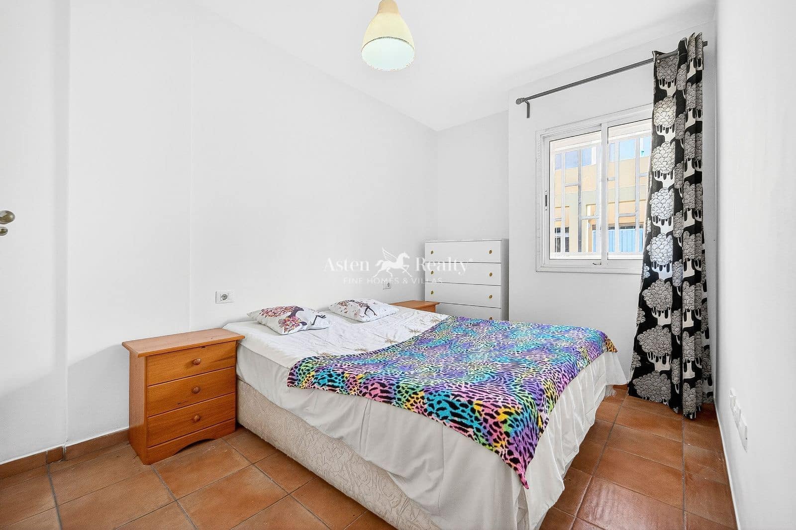 3 bedroom Flat for sale in Cabo Blanco with garage - € 195,000 (Ref: 9694468)