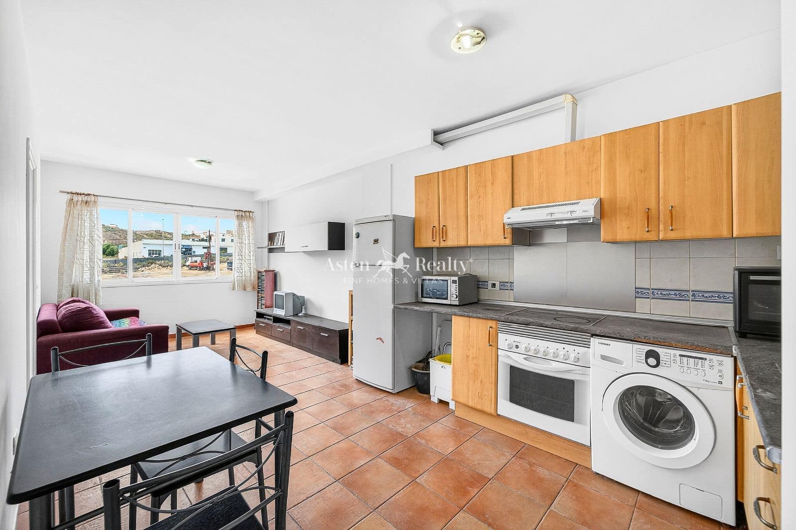 3 bedroom Flat for sale in Cabo Blanco with garage - € 195,000 (Ref: 9694468)