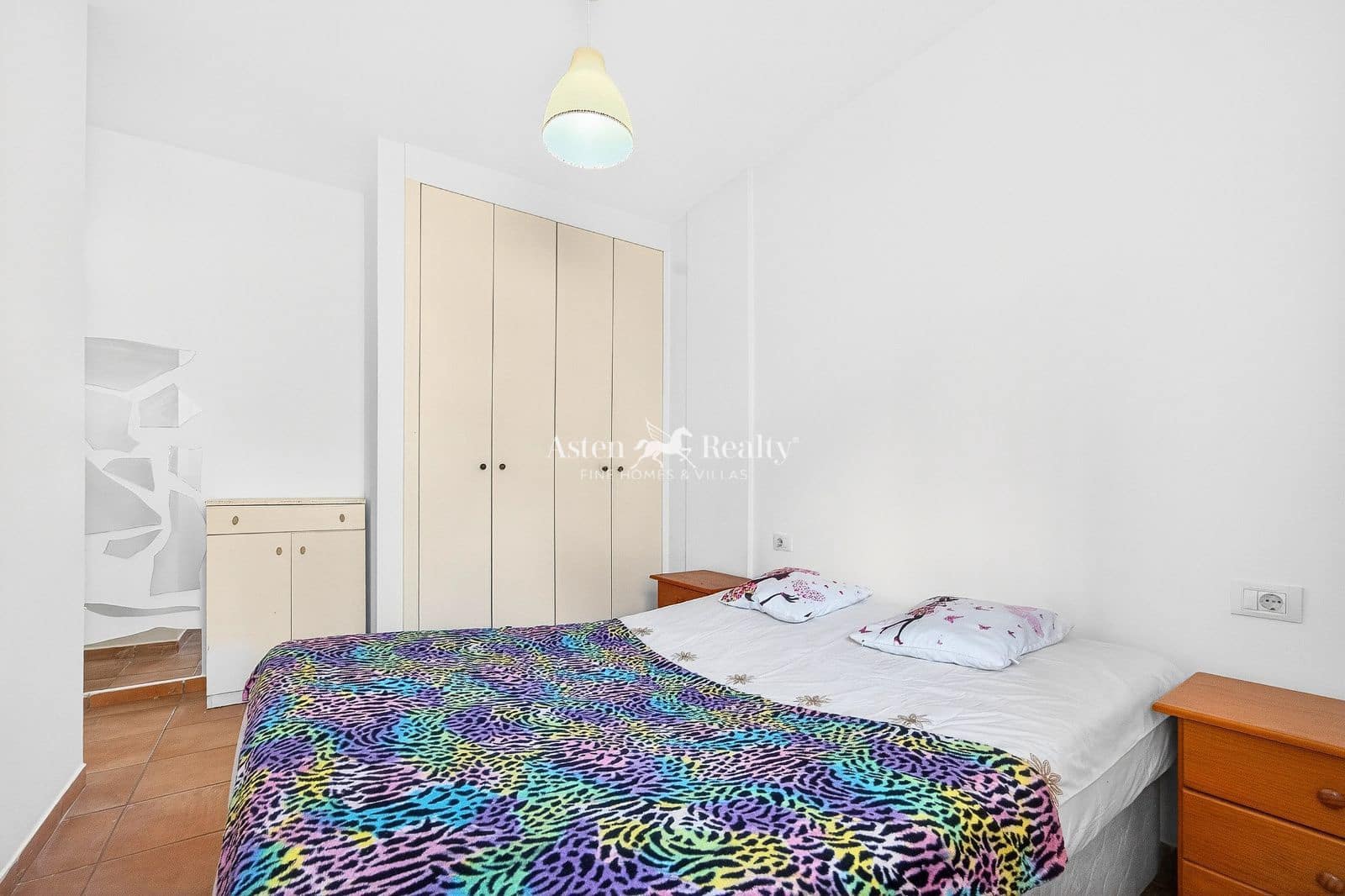 3 bedroom Flat for sale in Cabo Blanco with garage - € 195,000 (Ref: 9694468)