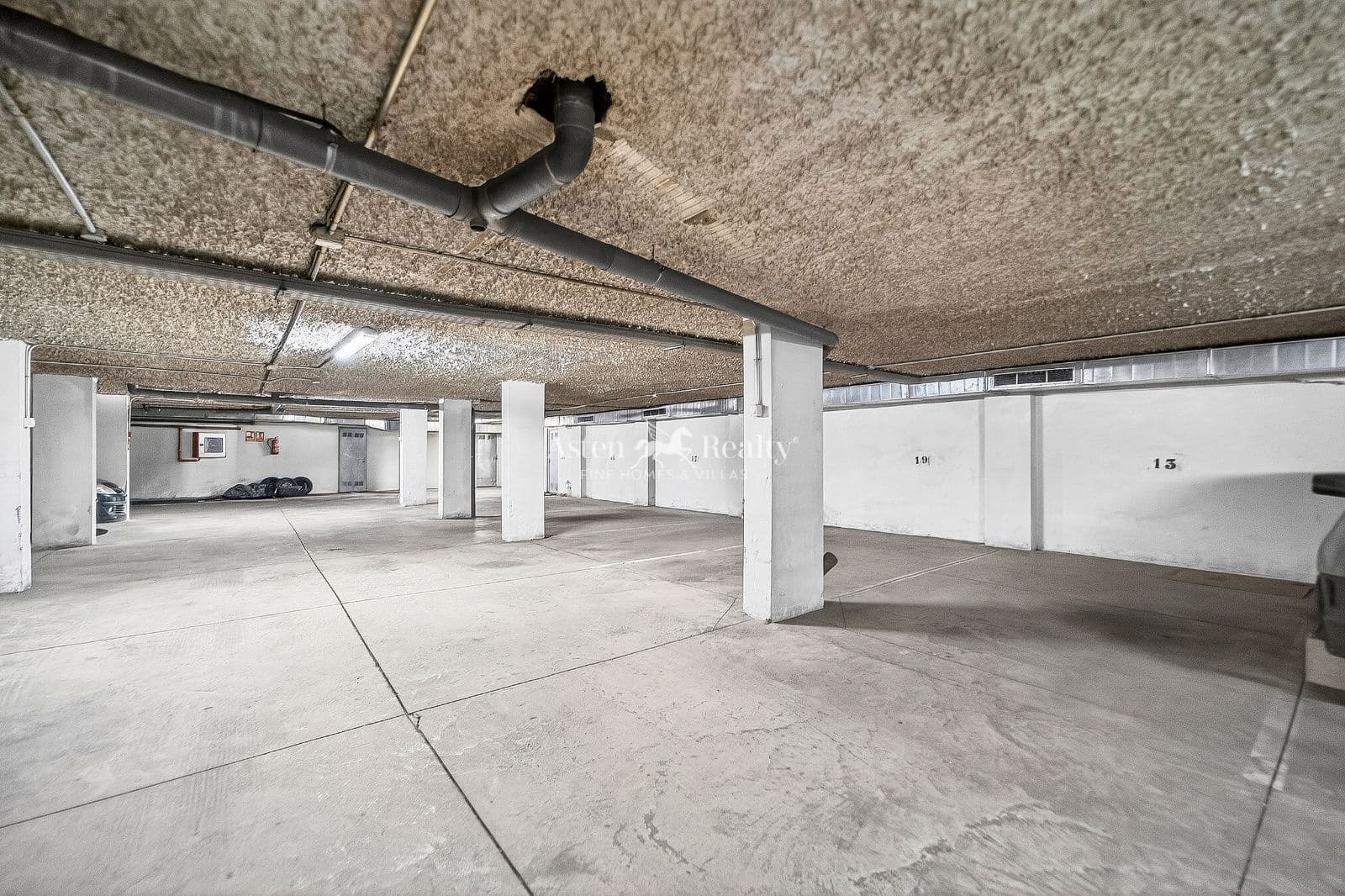 3 bedroom Flat for sale in Cabo Blanco with garage - € 195,000 (Ref: 9694468)