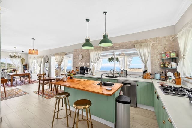 2 makuuhuone Omakotitalo myytävänä paikassa Chio, Guía de Isora mukana uima-altaan 
autotalli - 998 000 € (Ref: 9700093)