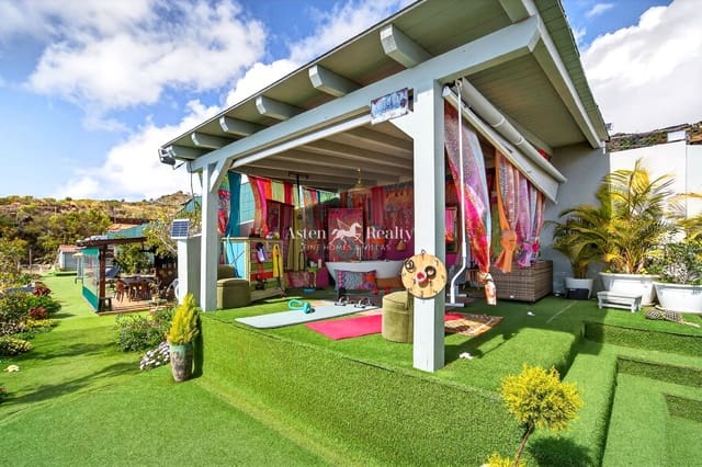 2 makuuhuone Omakotitalo myytävänä paikassa Chio, Guía de Isora mukana uima-altaan 
autotalli - 998 000 € (Ref: 9700093)