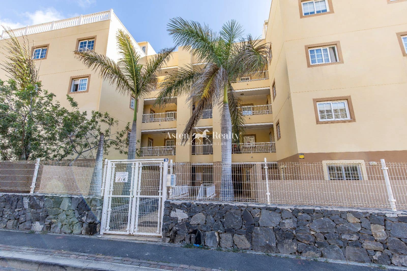 2 bedroom Penthouse for sale in Palm-Mar with pool garage - € 360,000 (Ref: 9700094)