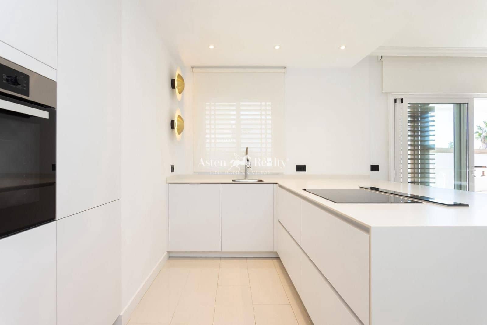 5 soveværelse Byhus til salg i La Caleta Adeje med swimmingpool garage - € 3.300.000 (Ref: 9713523)