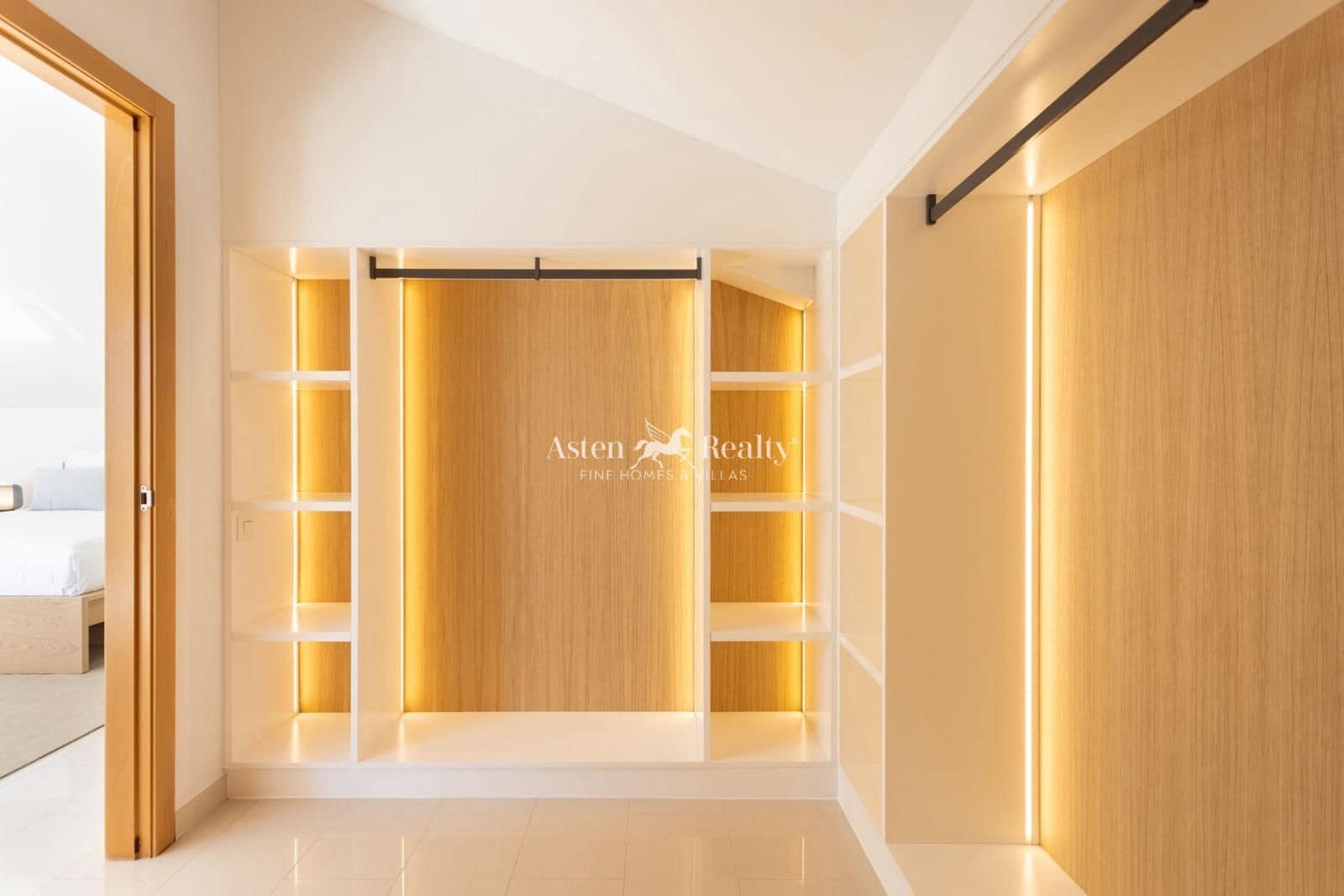 5 soveværelse Byhus til salg i La Caleta Adeje med swimmingpool garage - € 3.300.000 (Ref: 9713523)