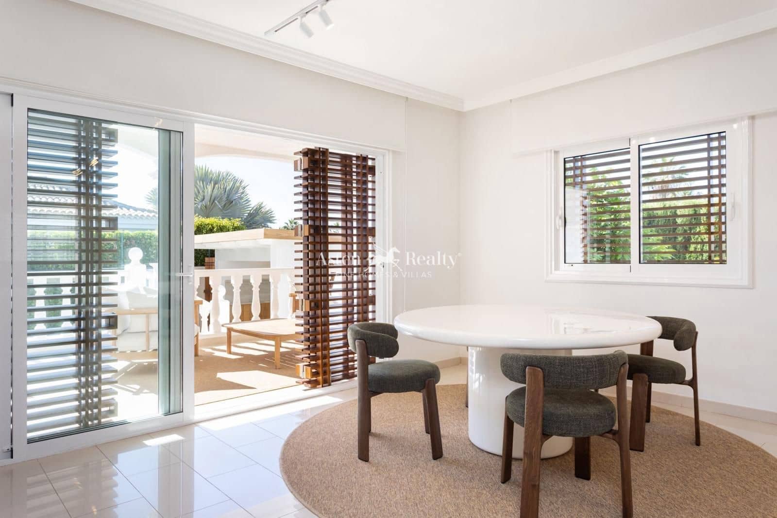 5 soveværelse Byhus til salg i La Caleta Adeje med swimmingpool garage - € 3.300.000 (Ref: 9713523)