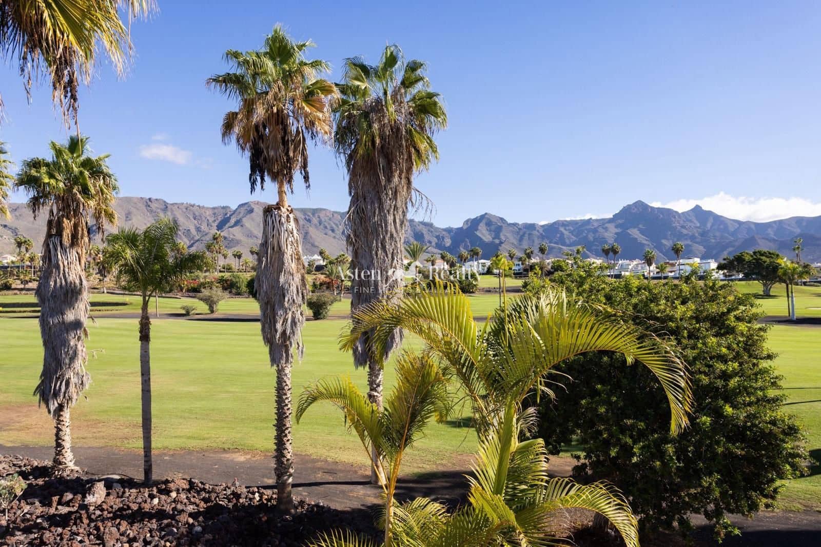 5 soveværelse Byhus til salg i La Caleta Adeje med swimmingpool garage - € 3.300.000 (Ref: 9713523)