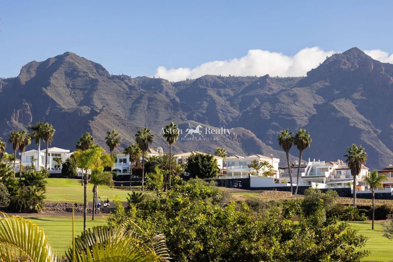 5 soveværelse Byhus til salg i La Caleta Adeje med swimmingpool garage - € 3.300.000 (Ref: 9713523)