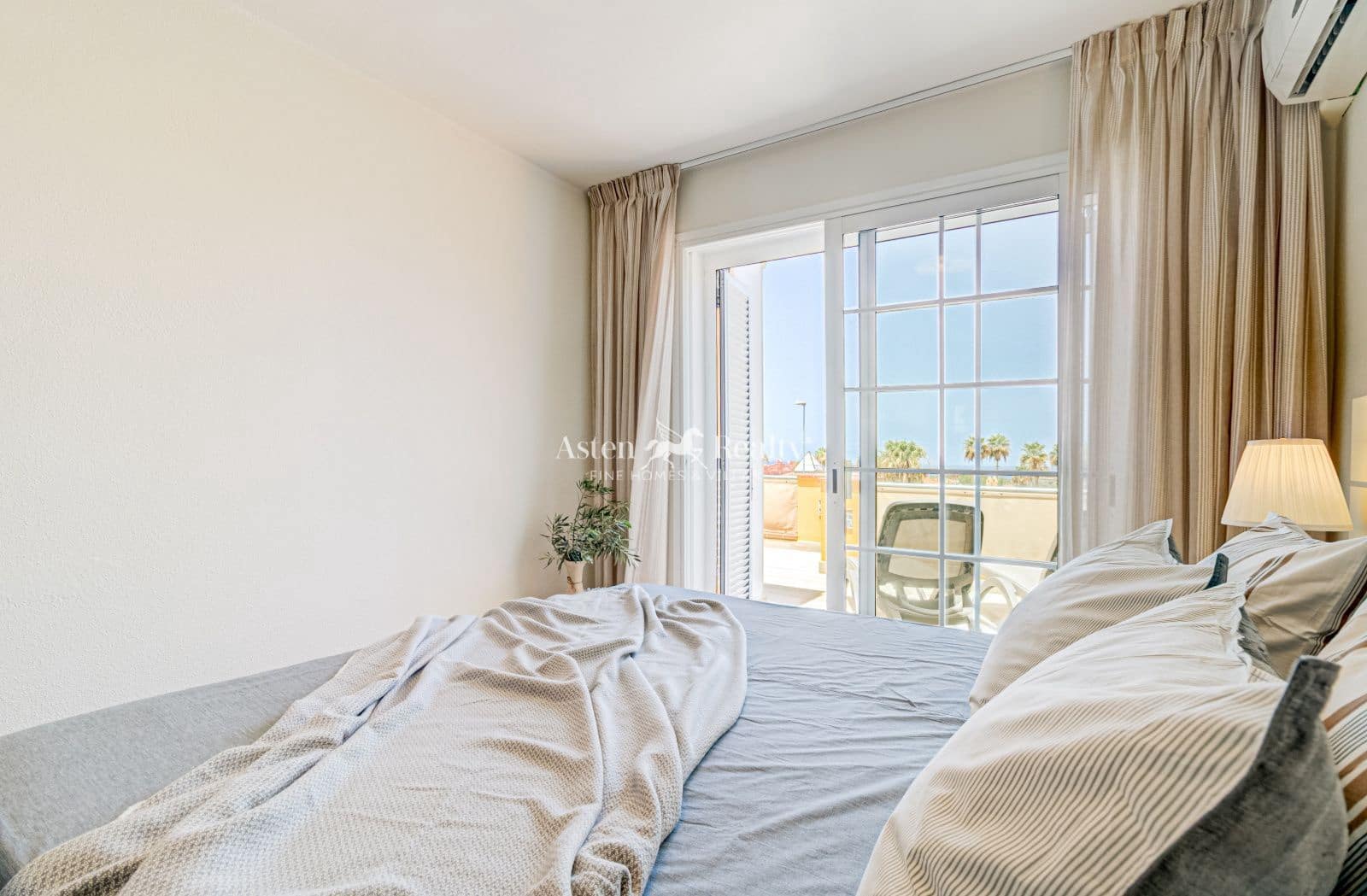 1 soveværelse Penthouse til salg i La Caleta Adeje med swimmingpool garage - € 575.000 (Ref: 9715186)