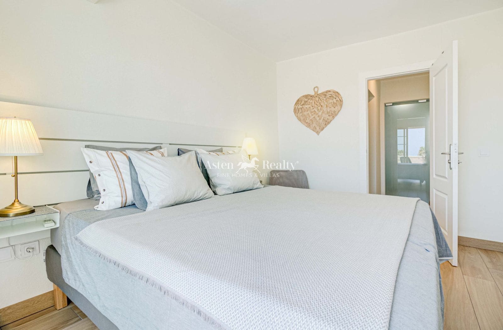 1 soveværelse Penthouse til salg i La Caleta Adeje med swimmingpool garage - € 575.000 (Ref: 9715186)