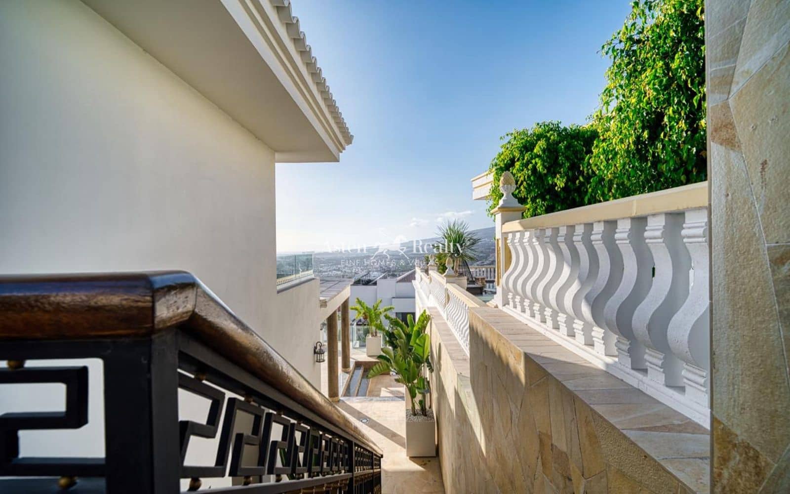 4 soverom Hus til salgs i Costa Adeje med svømmebasseng garasje - € 5 500 000 (Ref: 9720468)