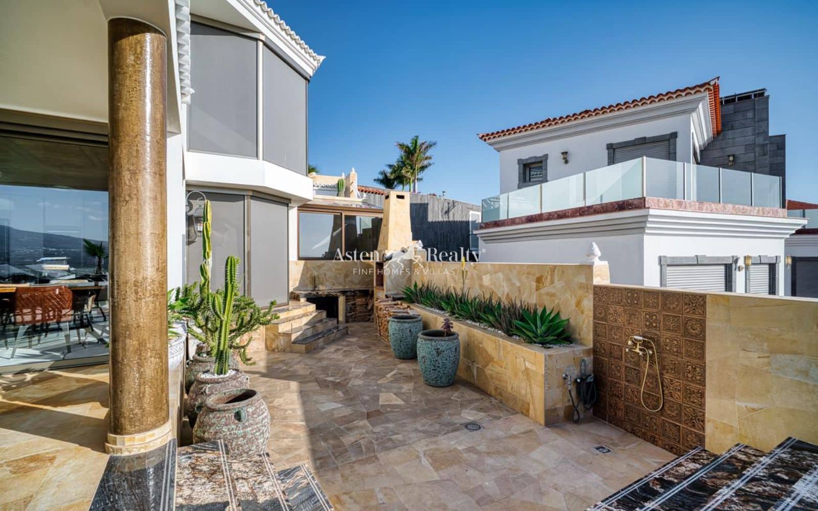 4 soverom Hus til salgs i Costa Adeje med svømmebasseng garasje - € 5 500 000 (Ref: 9720468)