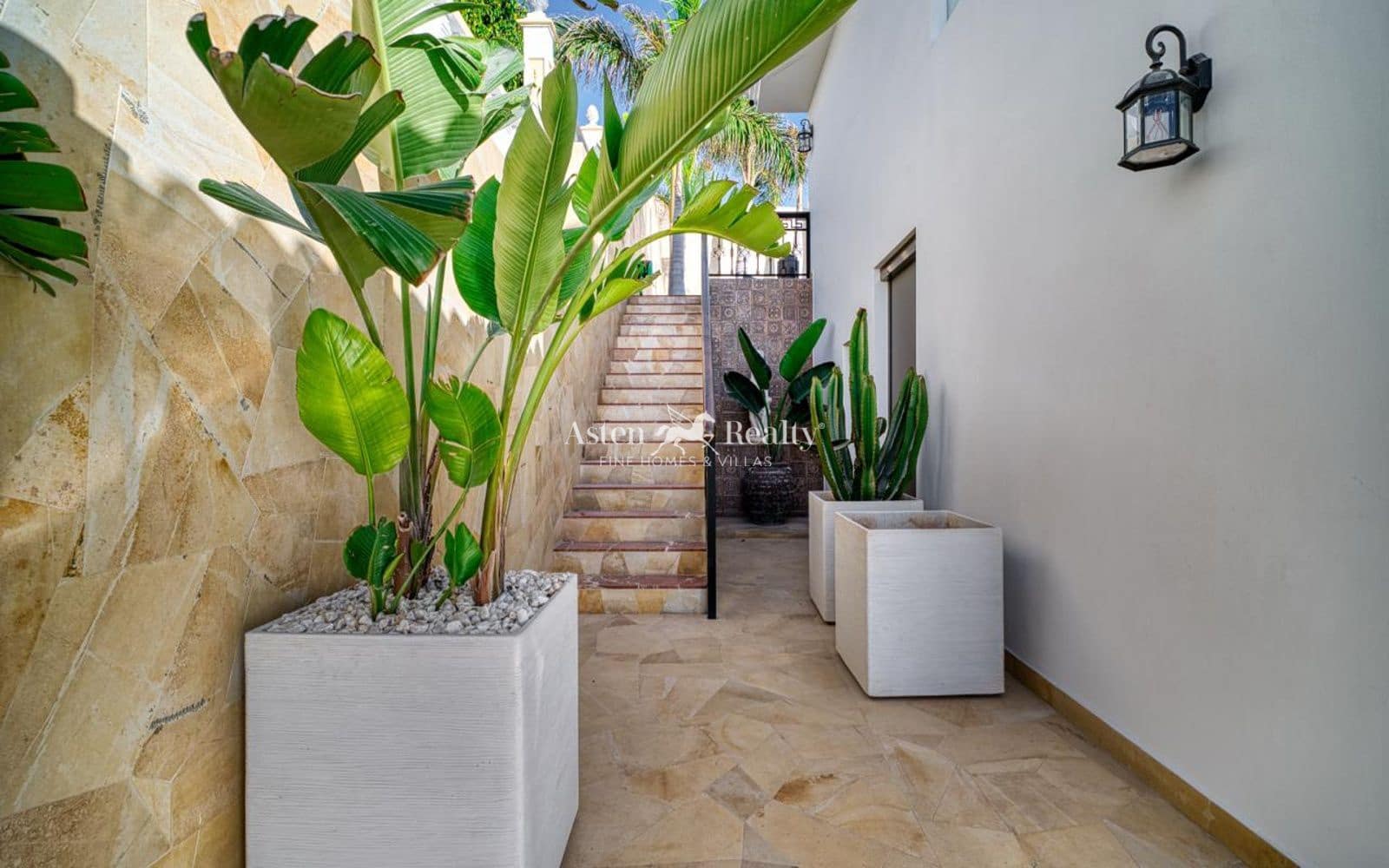 4 soverom Hus til salgs i Costa Adeje med svømmebasseng garasje - € 5 500 000 (Ref: 9720468)