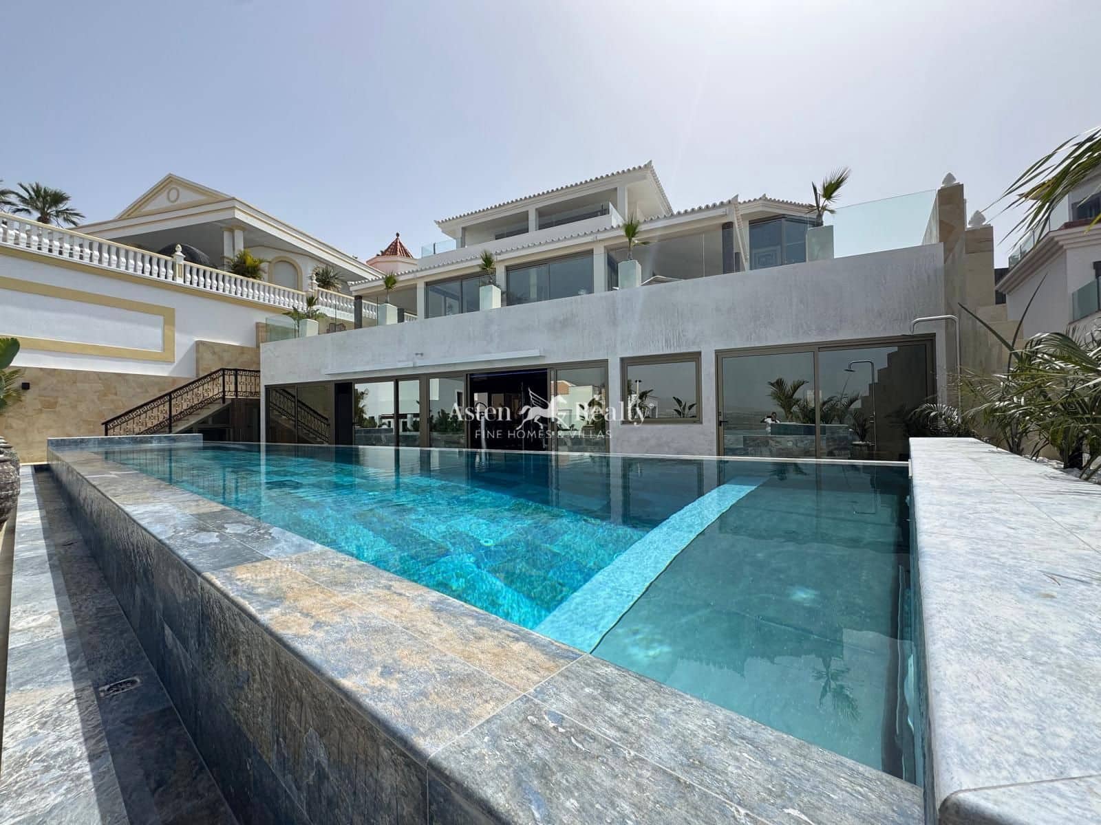 4 soverom Hus til salgs i Costa Adeje med svømmebasseng garasje - € 5 500 000 (Ref: 9720468)