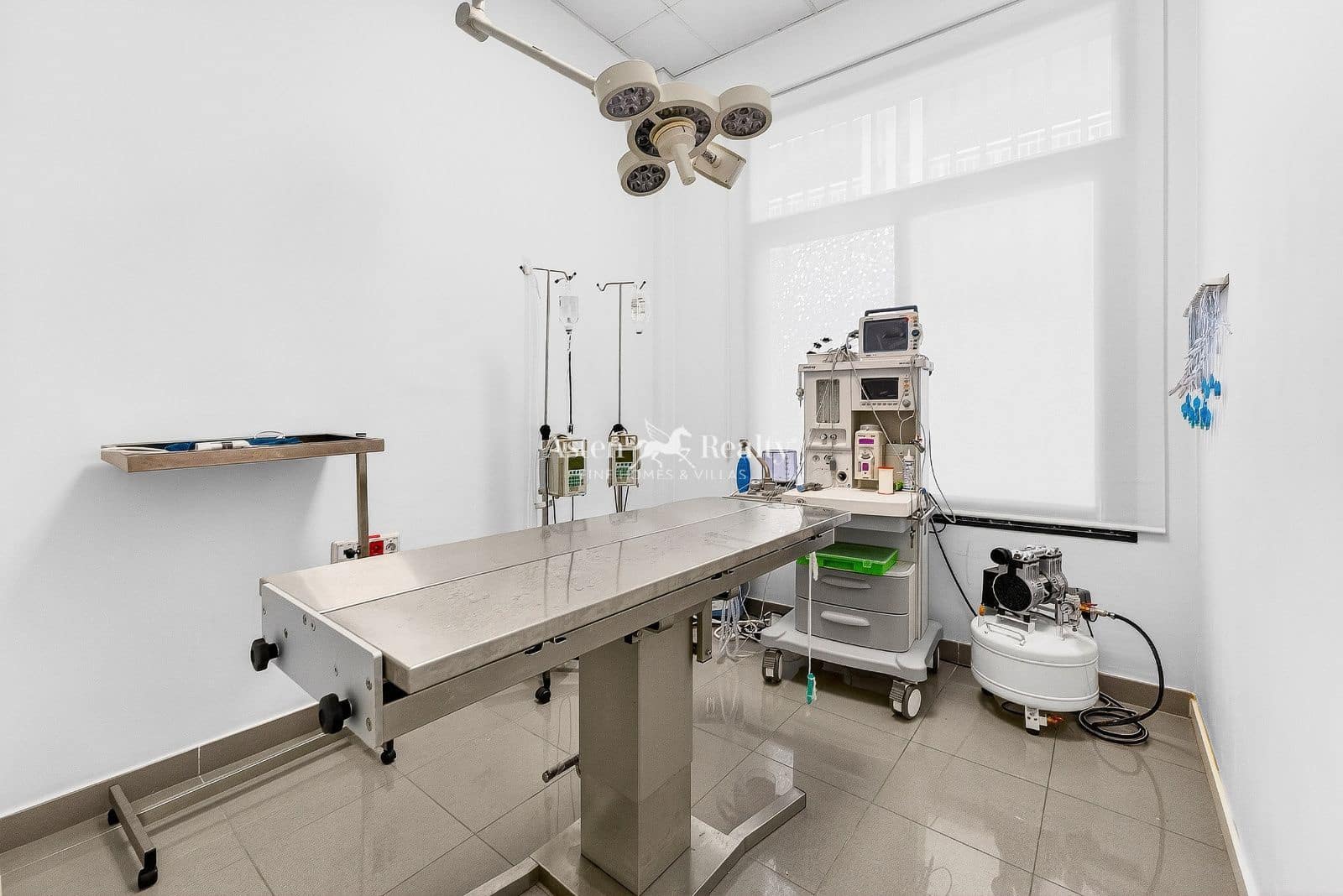 Business for sale in La Camella - € 385,000 (Ref: 9720841)