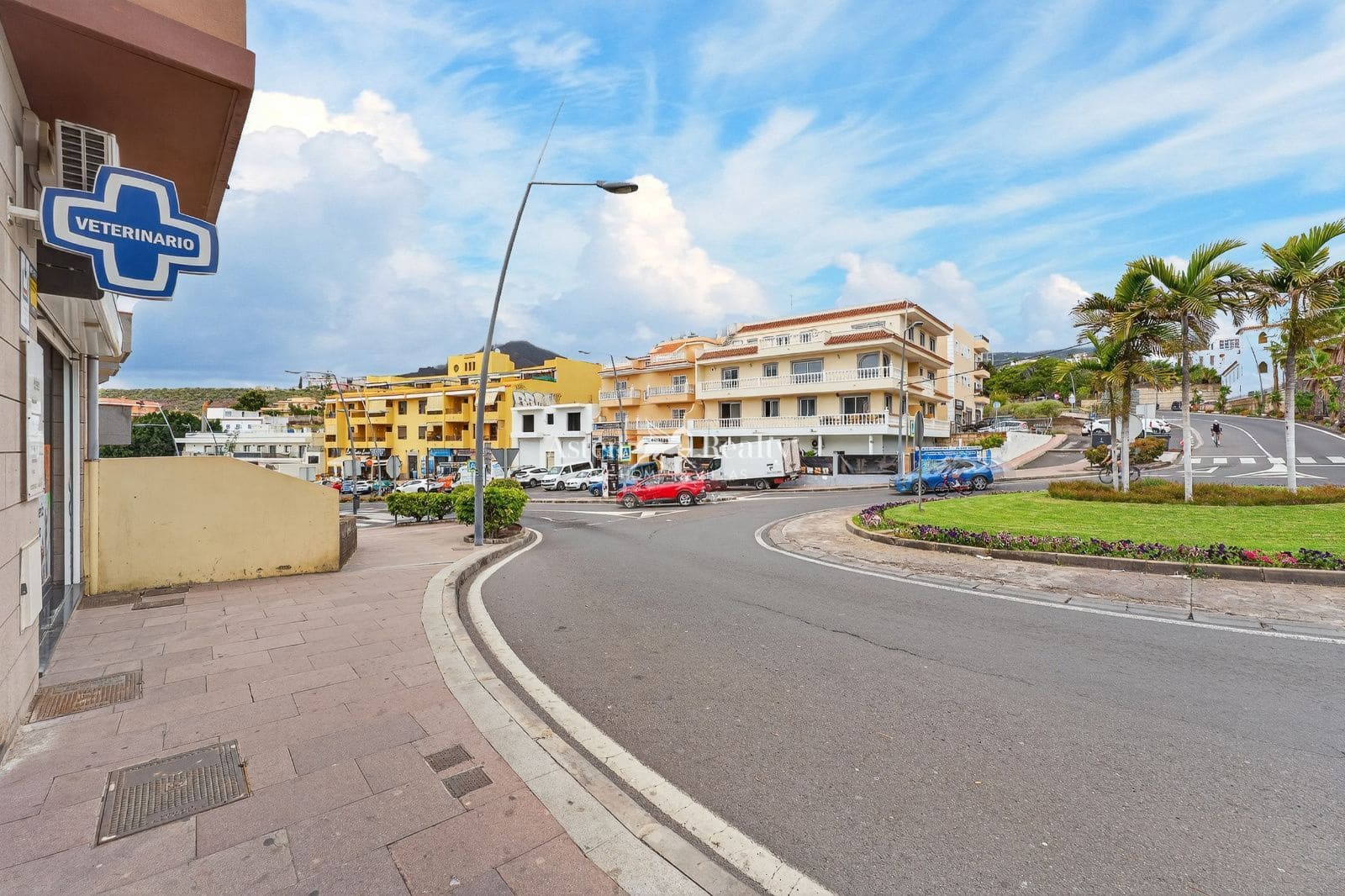 Business for sale in La Camella - € 385,000 (Ref: 9720841)