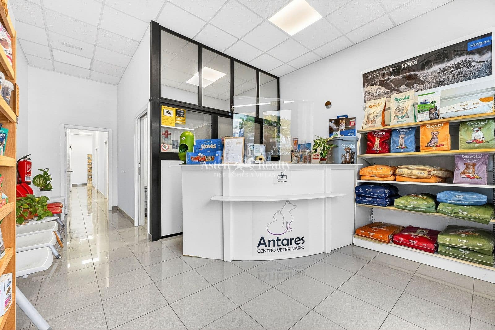 Business for sale in La Camella - € 385,000 (Ref: 9720841)