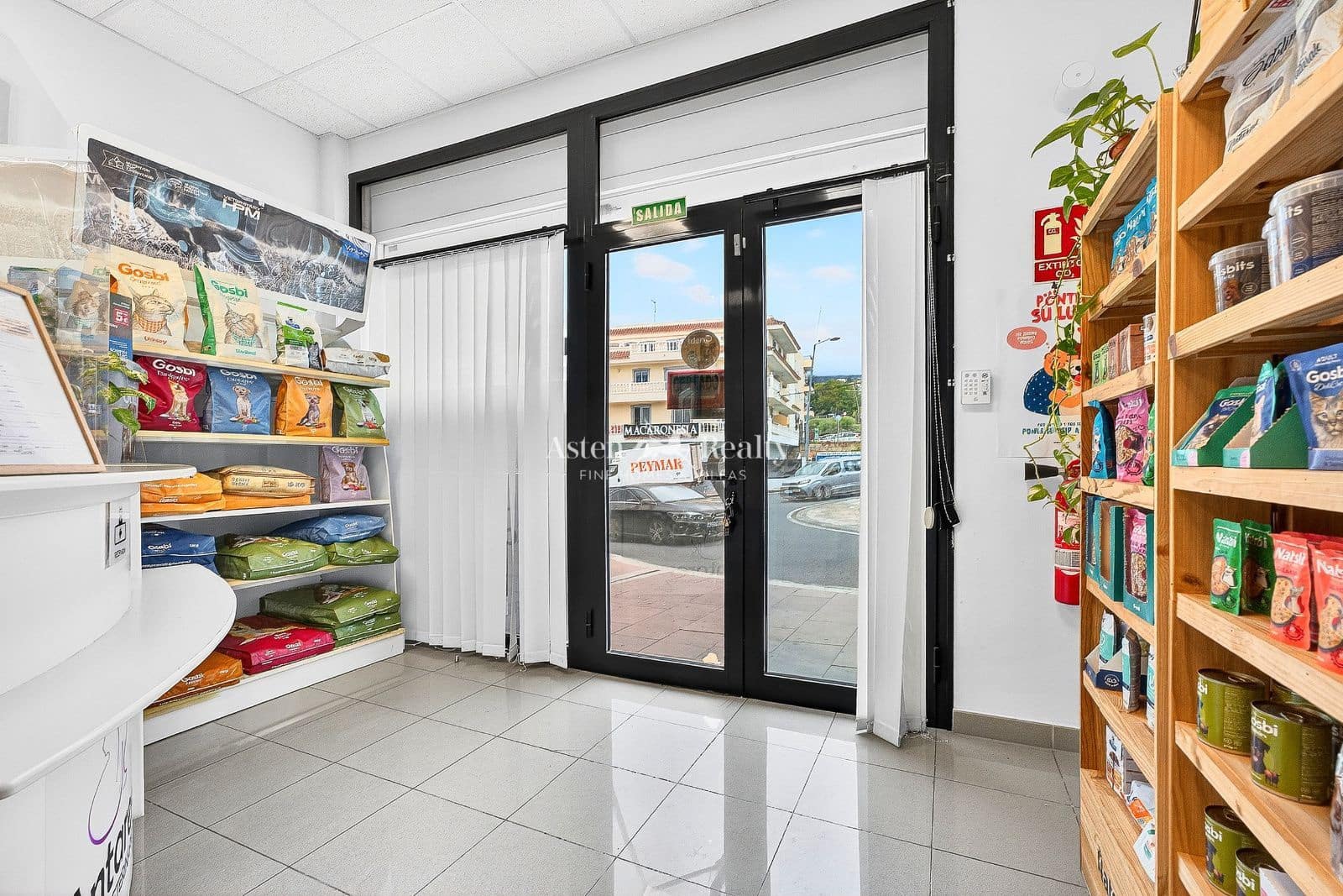 Business for sale in La Camella - € 385,000 (Ref: 9720841)