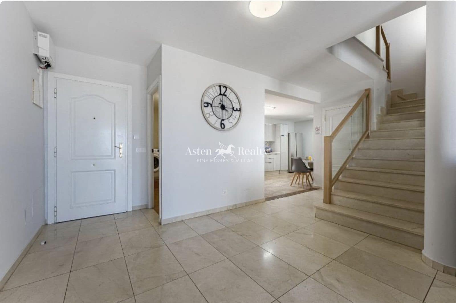 4 soverom Hus til salgs i Los Cristianos med svømmebasseng garasje - € 850 000 (Ref: 9730697)