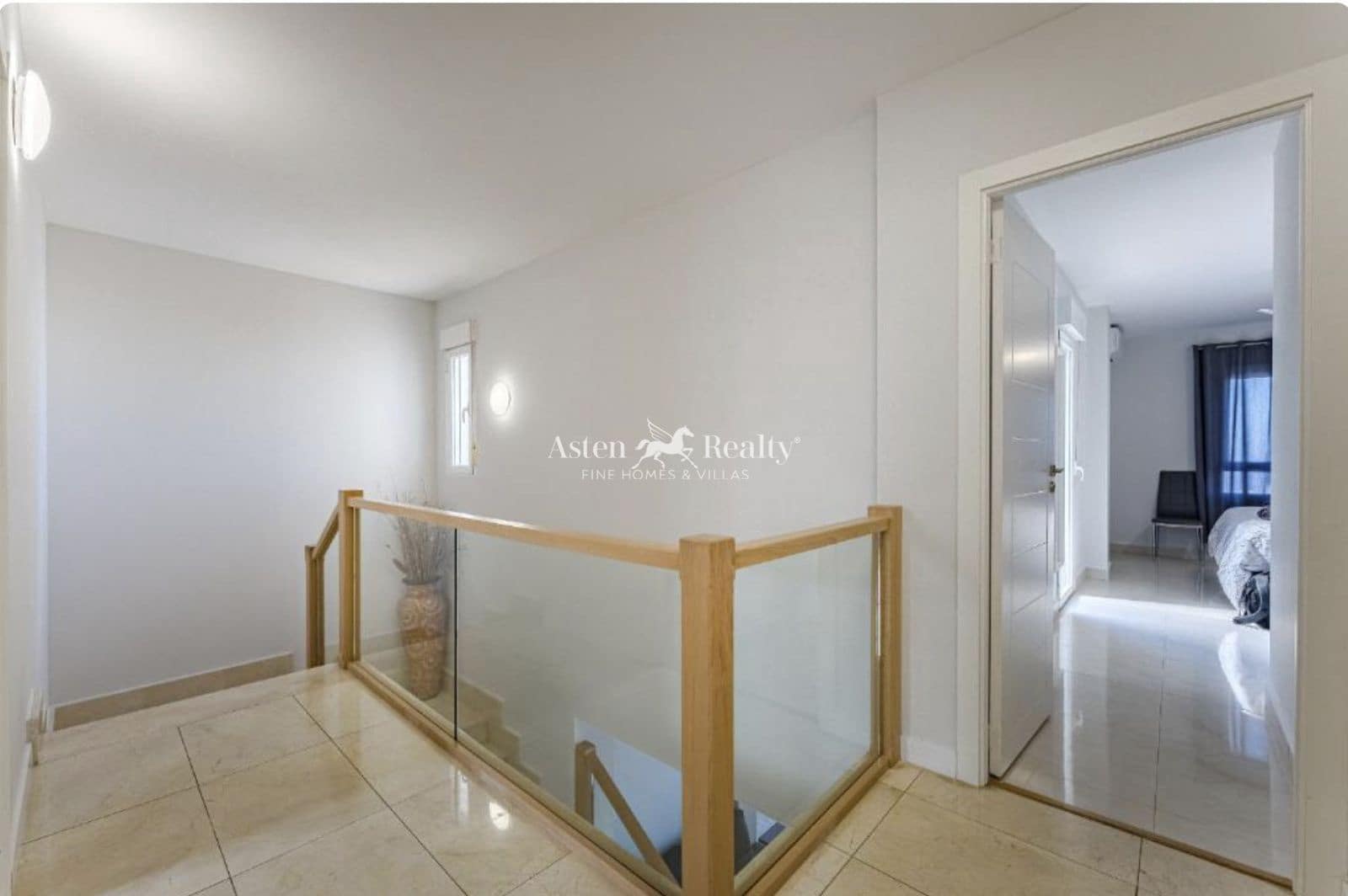 4 soverom Hus til salgs i Los Cristianos med svømmebasseng garasje - € 850 000 (Ref: 9730697)