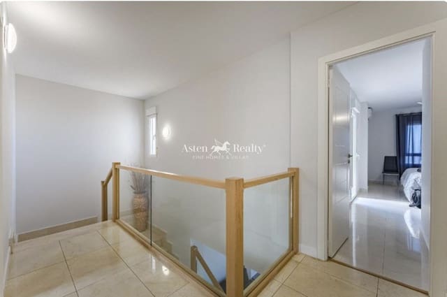 4 soverom Hus til salgs i Los Cristianos, Arona med svømmebasseng garasje - € 850 000 (Ref: 9730697)