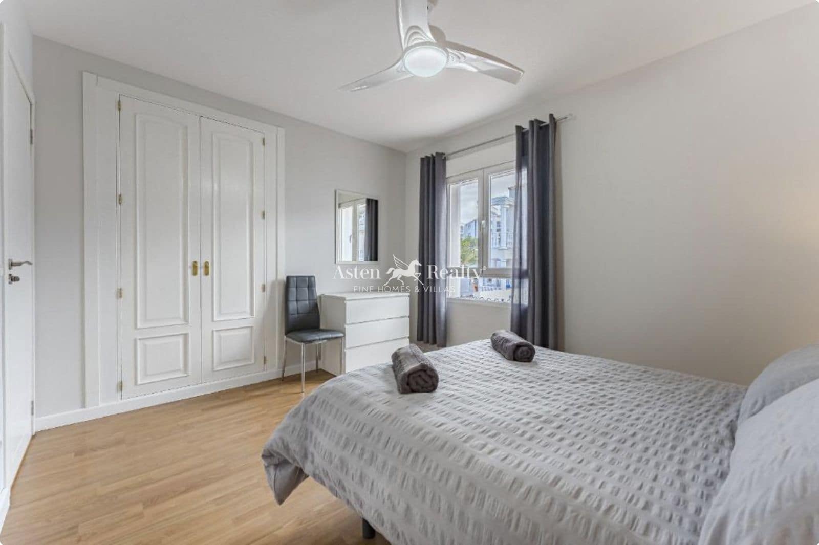 4 soverom Hus til salgs i Los Cristianos med svømmebasseng garasje - € 850 000 (Ref: 9730697)