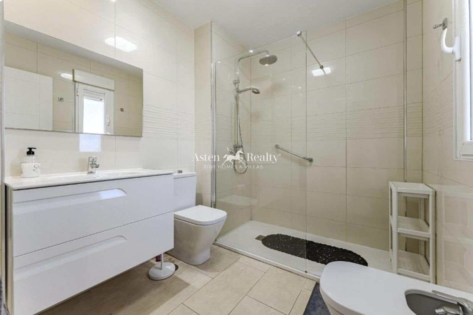 4 soverom Hus til salgs i Los Cristianos med svømmebasseng garasje - € 850 000 (Ref: 9730697)