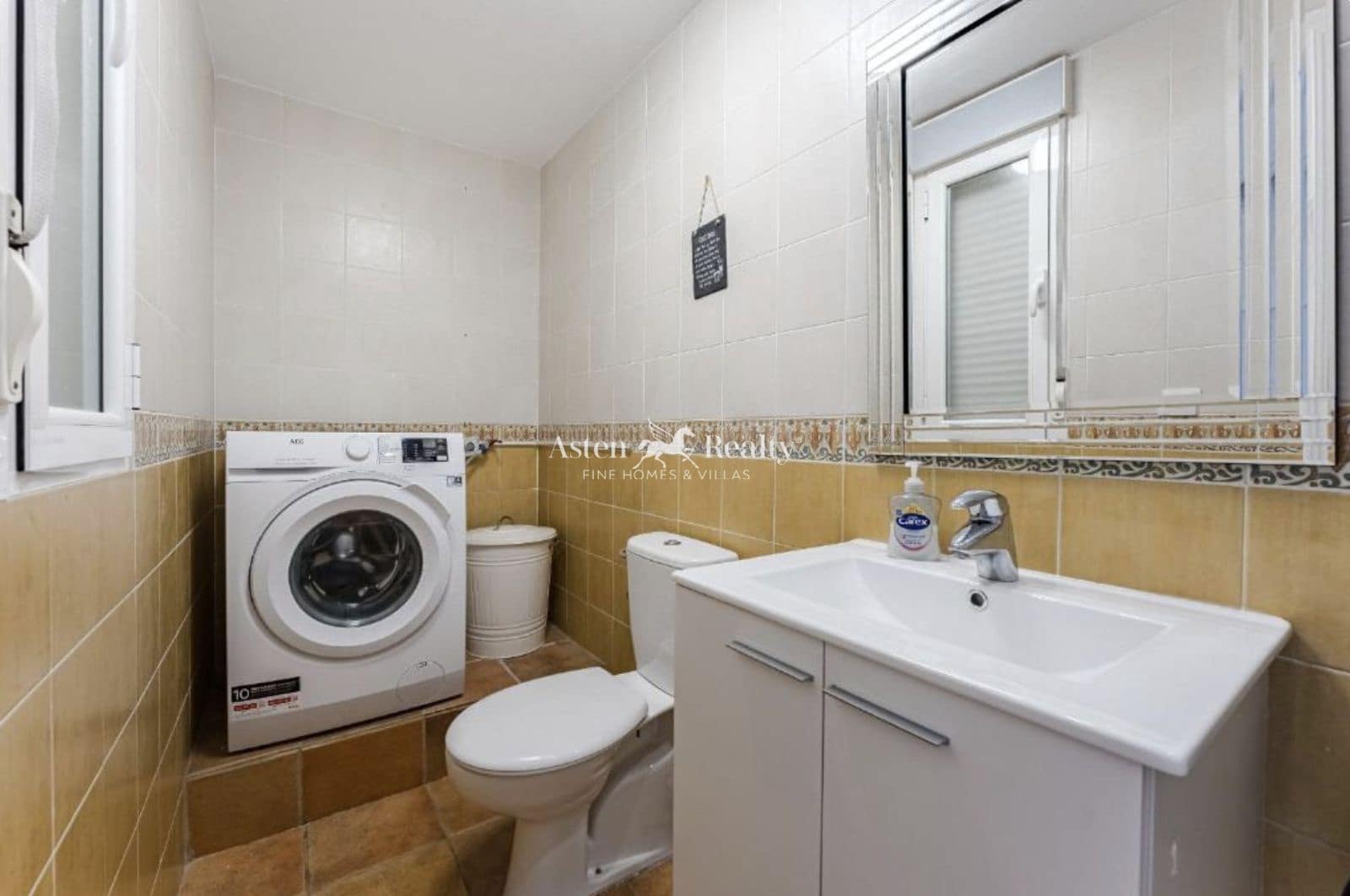 4 soverom Hus til salgs i Los Cristianos med svømmebasseng garasje - € 850 000 (Ref: 9730697)