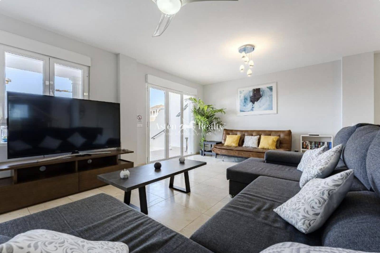 4 soverom Hus til salgs i Los Cristianos med svømmebasseng garasje - € 850 000 (Ref: 9730697)