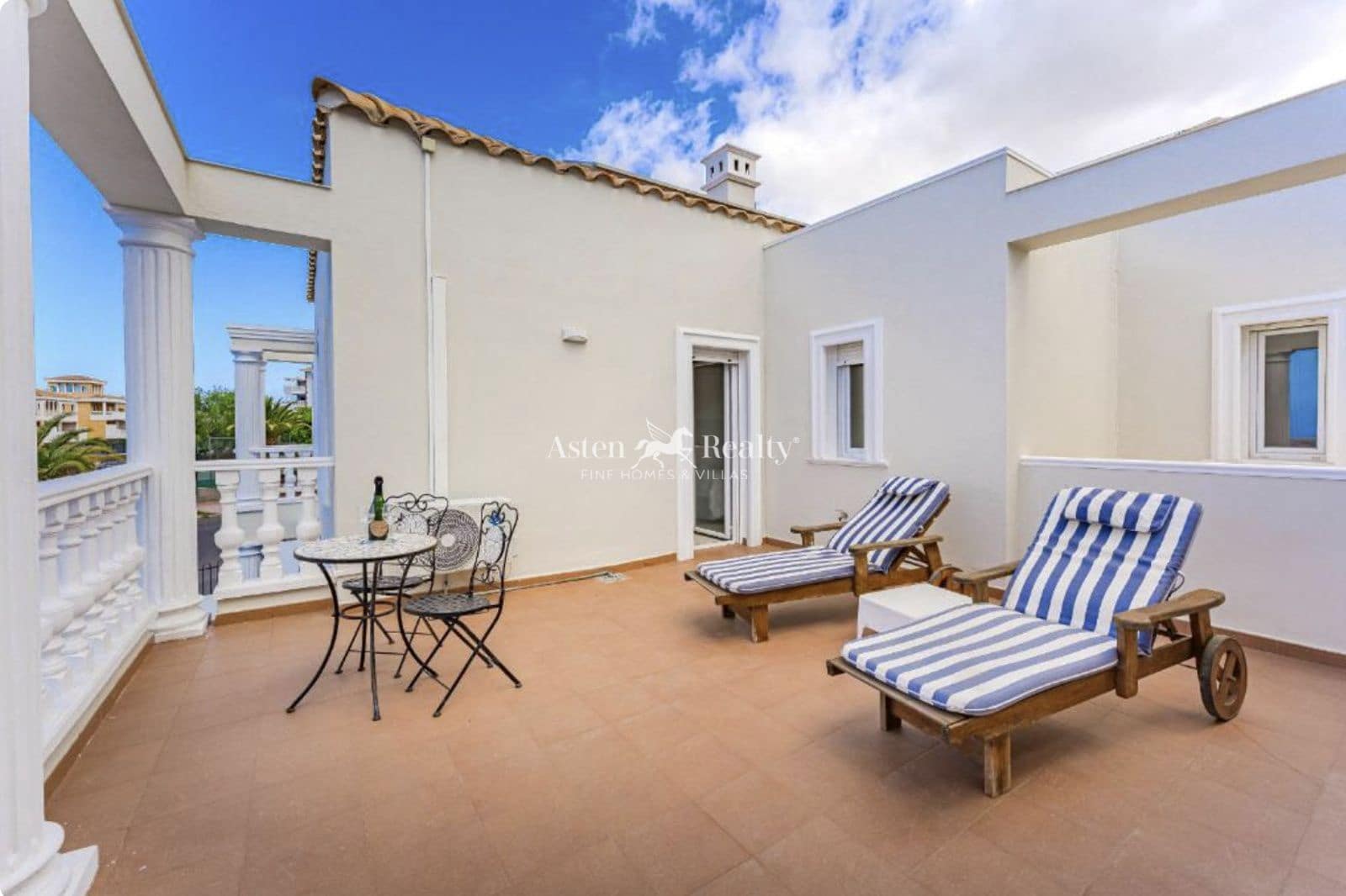 4 soverom Hus til salgs i Los Cristianos med svømmebasseng garasje - € 850 000 (Ref: 9730697)