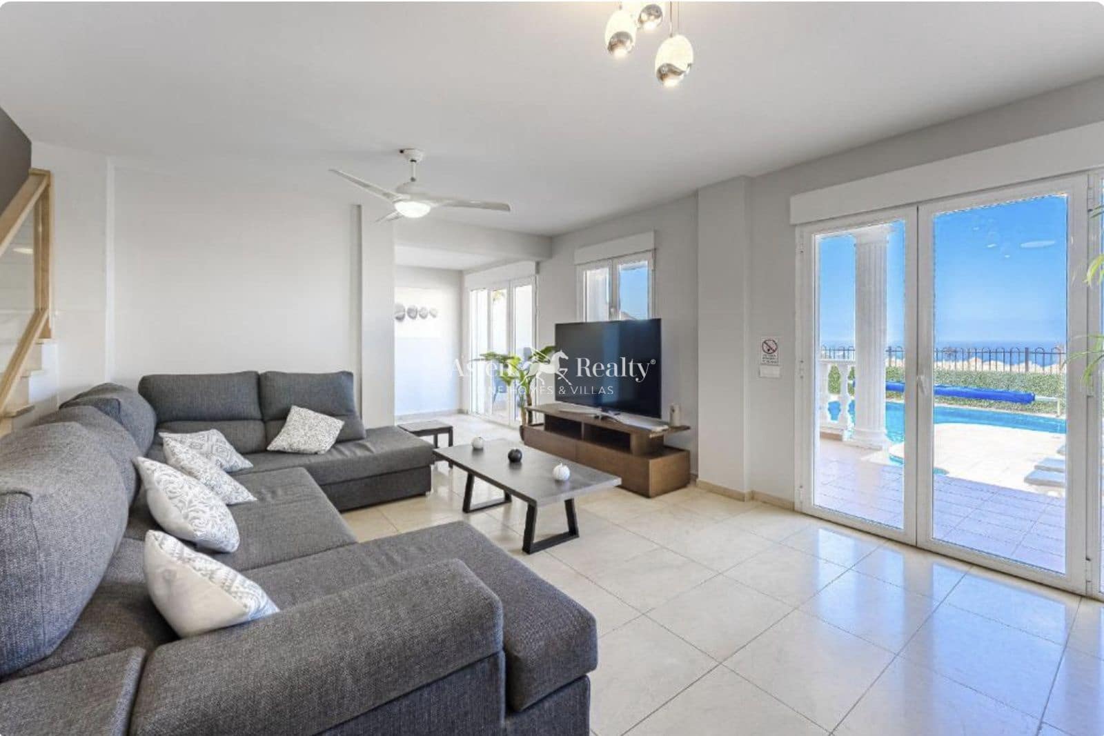 4 soverom Hus til salgs i Los Cristianos med svømmebasseng garasje - € 850 000 (Ref: 9730697)