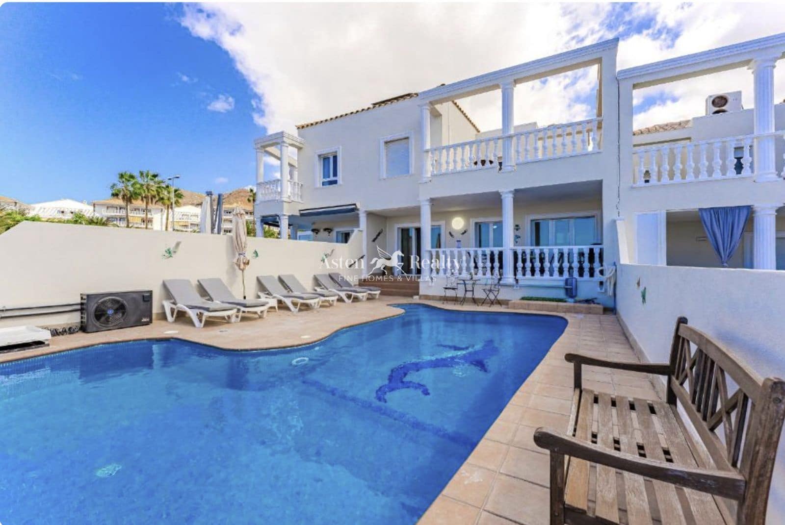 4 soverom Hus til salgs i Los Cristianos med svømmebasseng garasje - € 850 000 (Ref: 9730697)