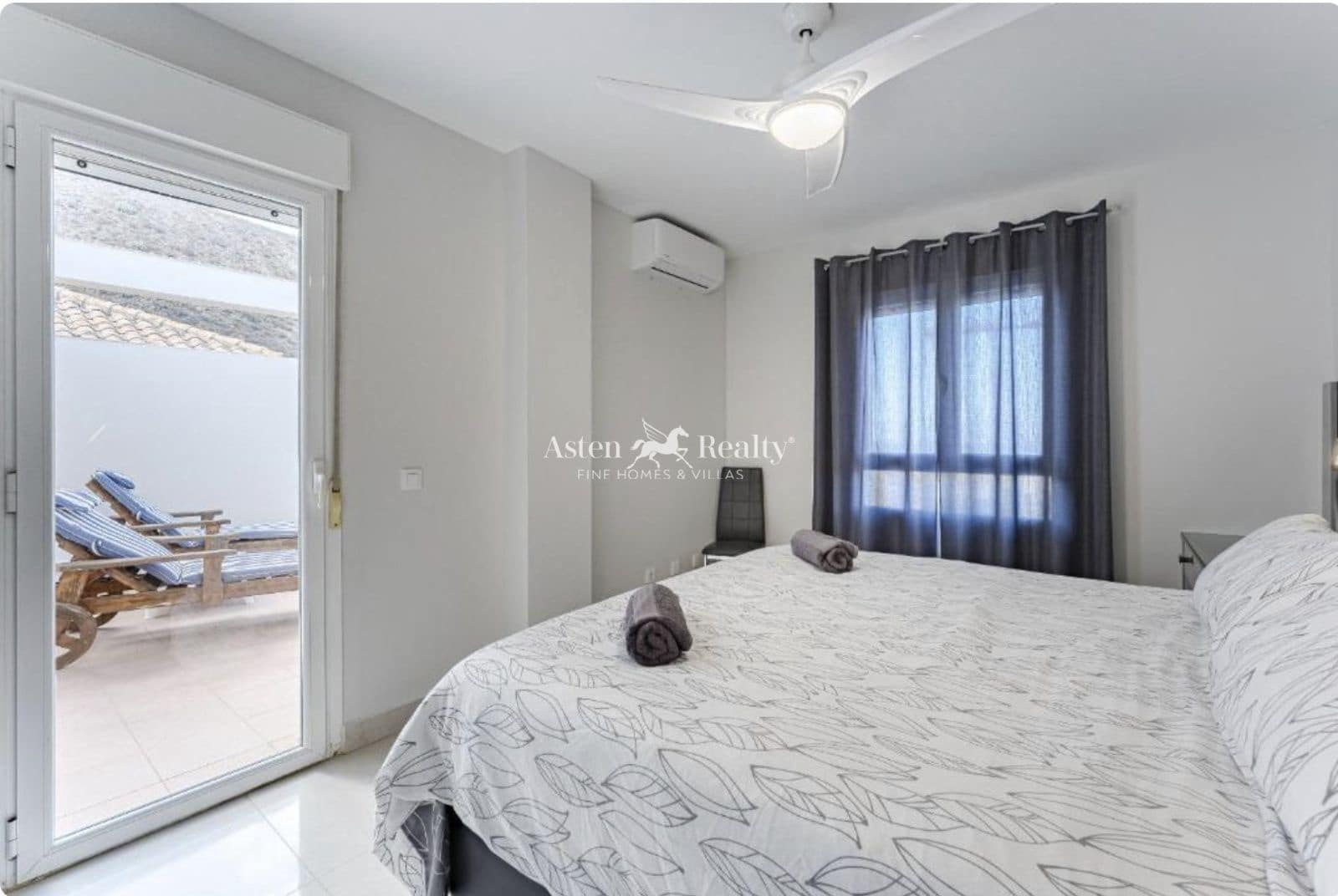 4 soverom Hus til salgs i Los Cristianos med svømmebasseng garasje - € 850 000 (Ref: 9730697)