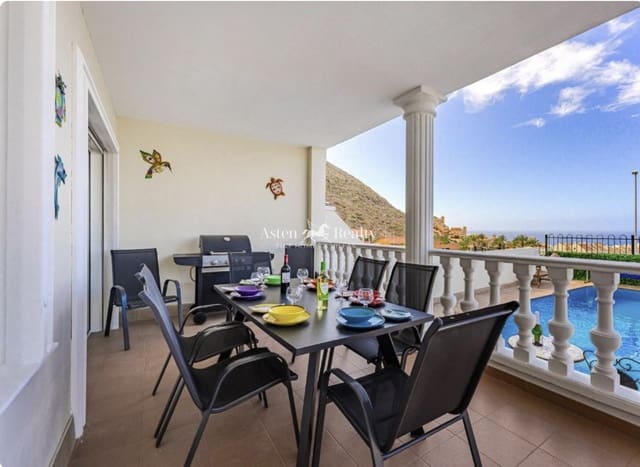 4 soverom Hus til salgs i Los Cristianos, Arona med svømmebasseng garasje - € 850 000 (Ref: 9730697)