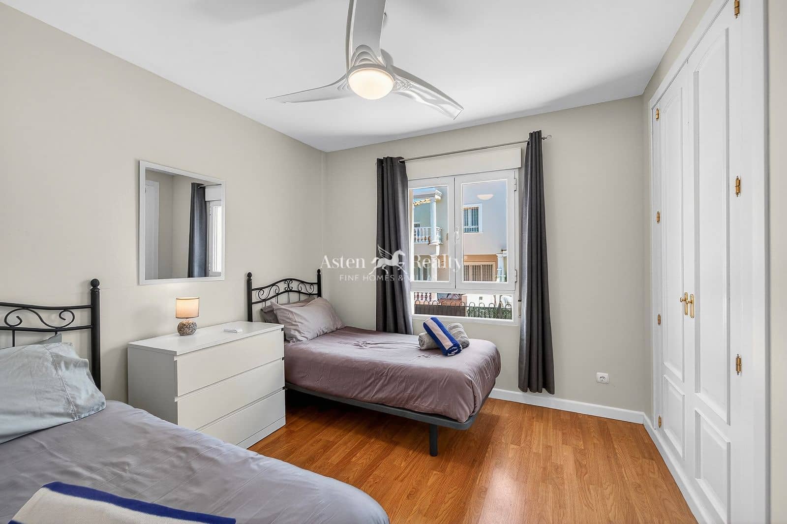 4 bedroom Townhouse for sale in Los Cristianos with pool garage - € 850,000 (Ref: 9730697)