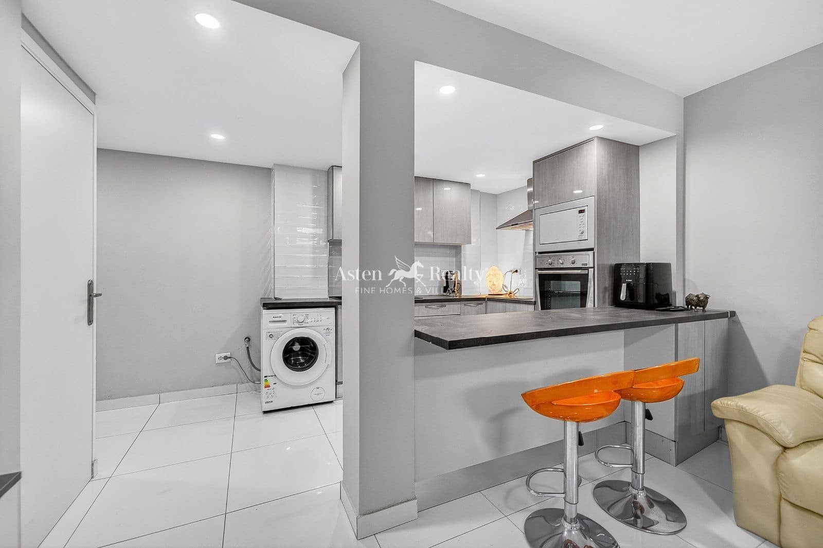 4 bedroom Townhouse for sale in Los Cristianos with pool garage - € 850,000 (Ref: 9730697)