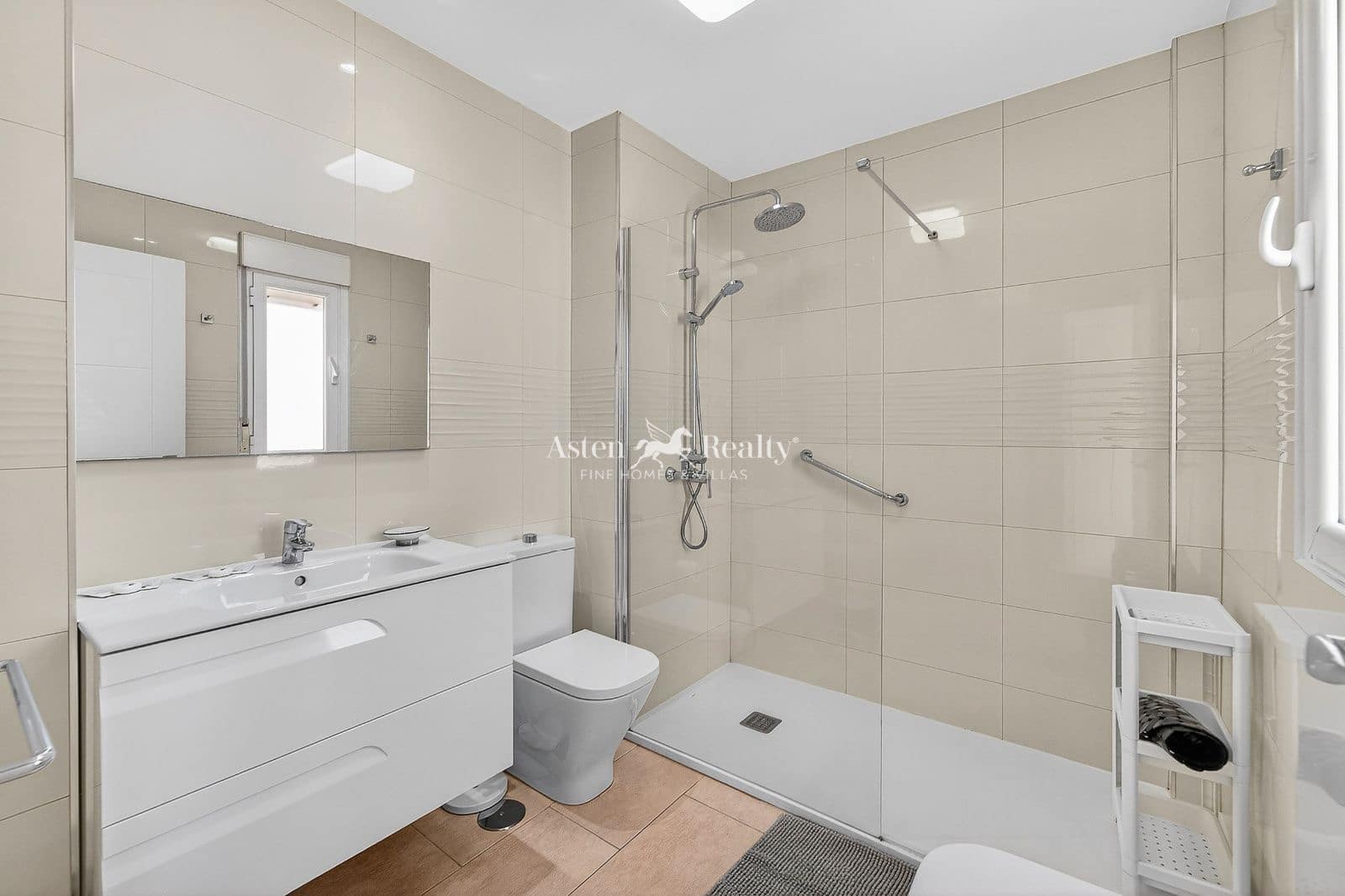 4 bedroom Townhouse for sale in Los Cristianos with pool garage - € 850,000 (Ref: 9730697)