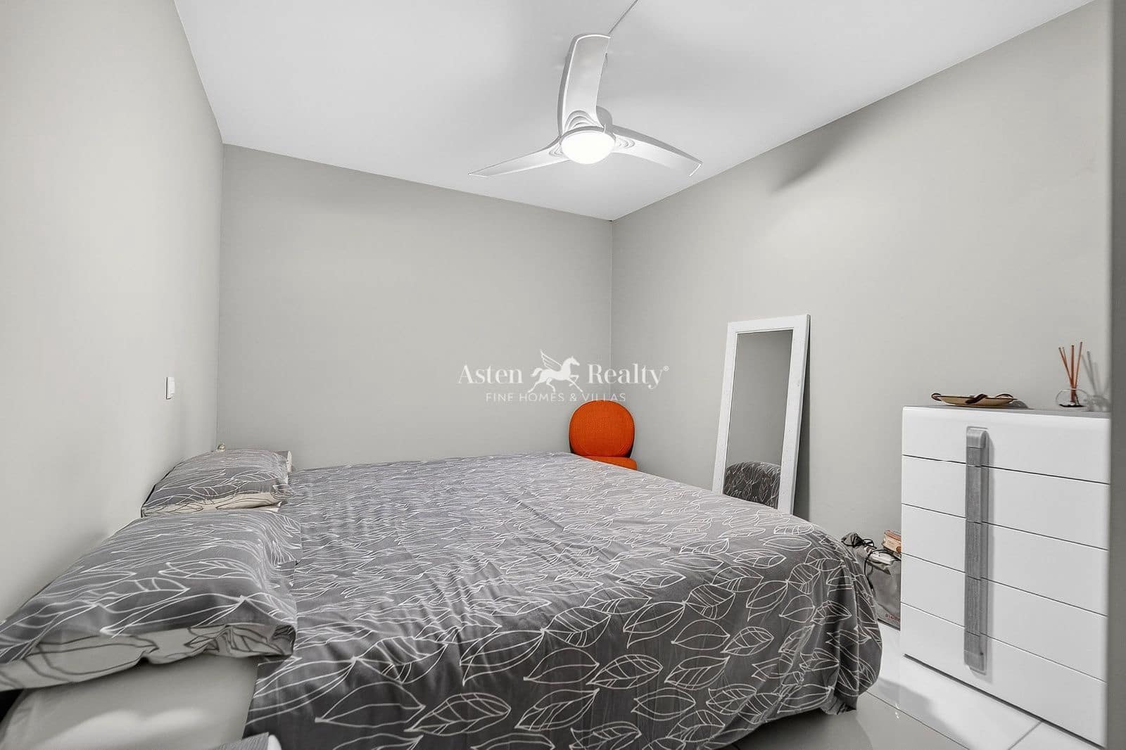 4 bedroom Townhouse for sale in Los Cristianos with pool garage - € 850,000 (Ref: 9730697)