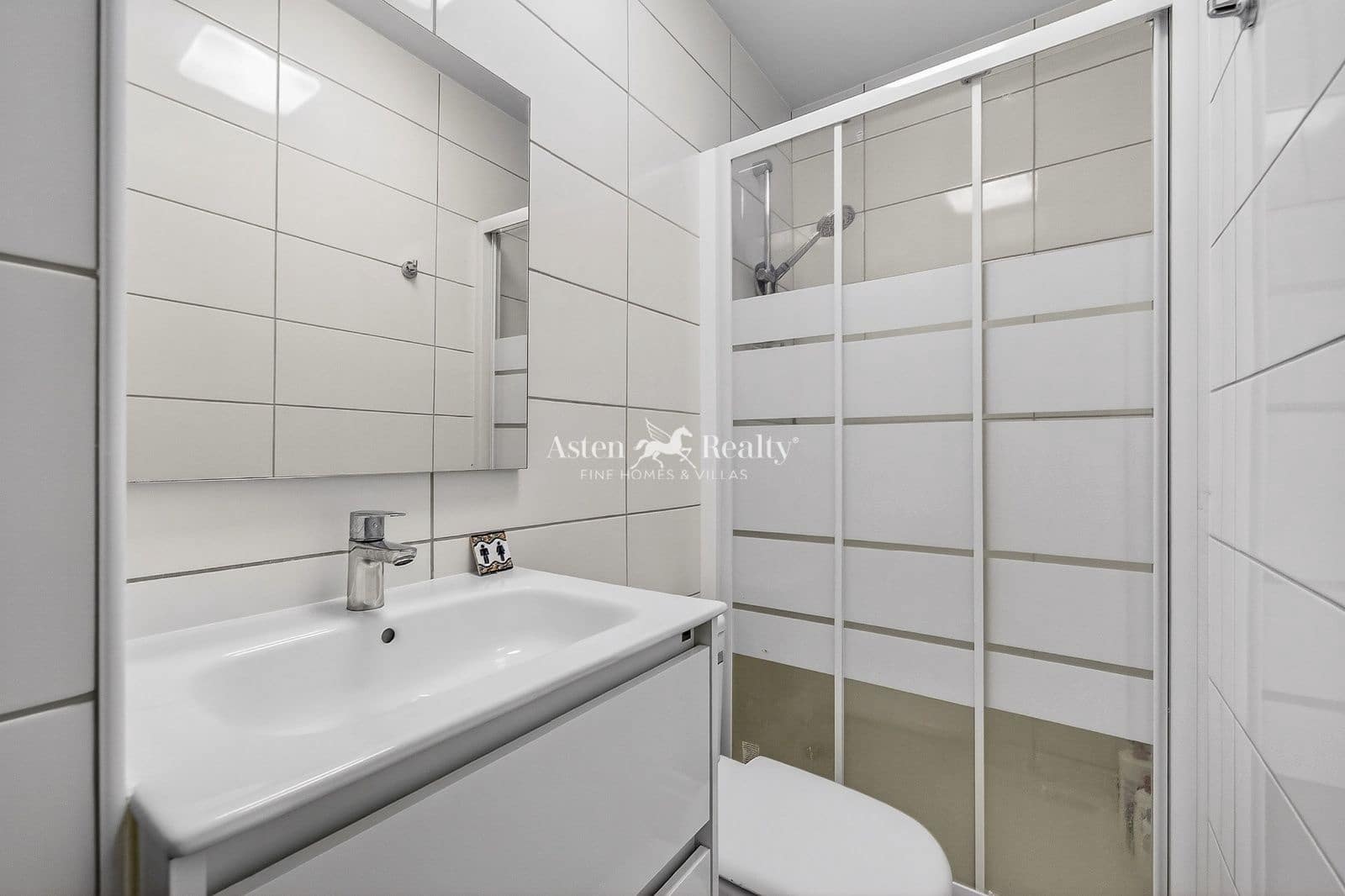 4 bedroom Townhouse for sale in Los Cristianos with pool garage - € 850,000 (Ref: 9730697)