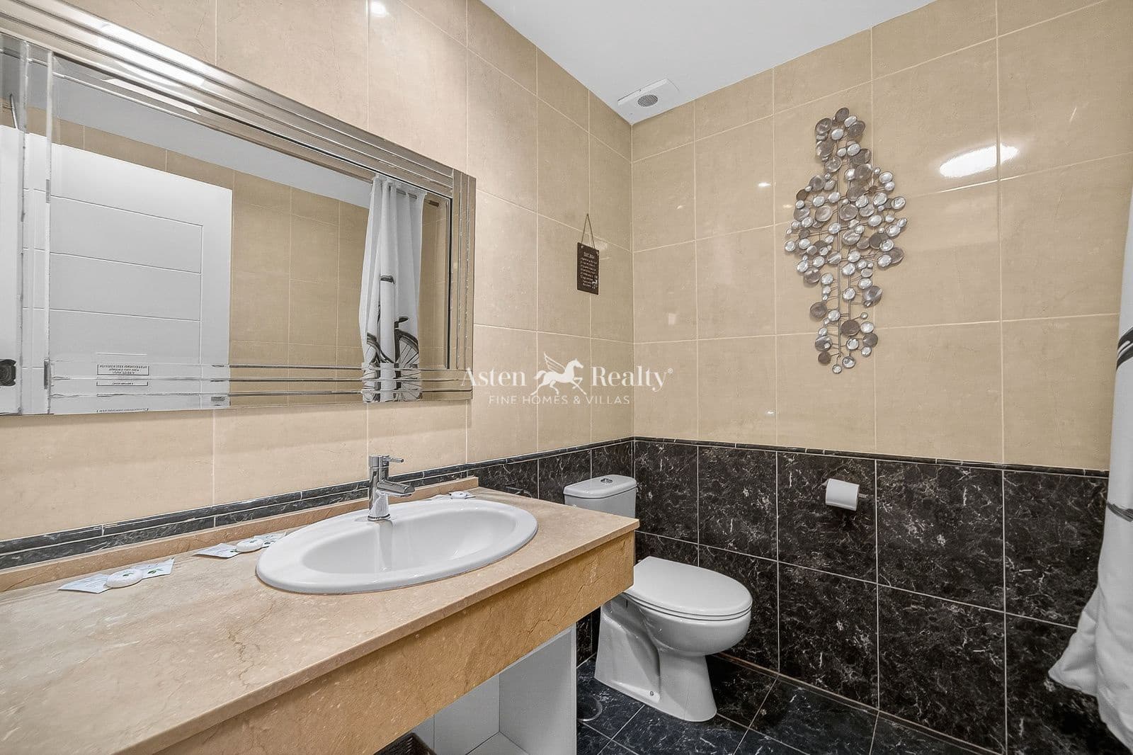 4 bedroom Townhouse for sale in Los Cristianos with pool garage - € 850,000 (Ref: 9730697)